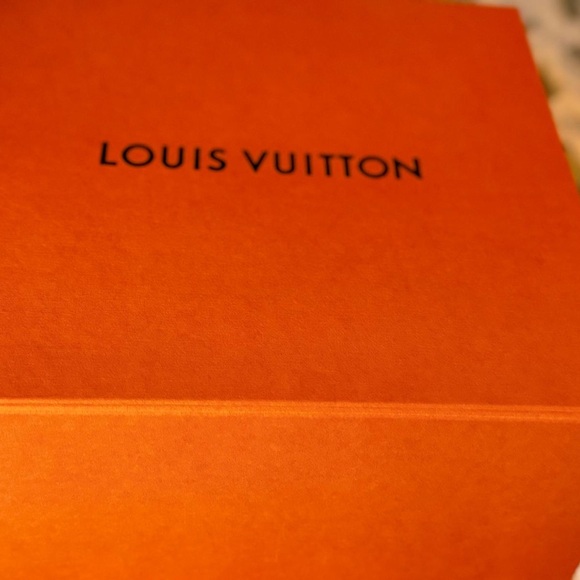 Louis Vuitton
Pochette Metis Bicolor Monogram Empreinte Giant. - Picture 10 of 12